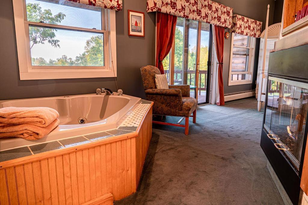 Point Au Roche Lodge Plattsburgh Εξωτερικό φωτογραφία